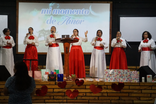 Jóvenes en oración
